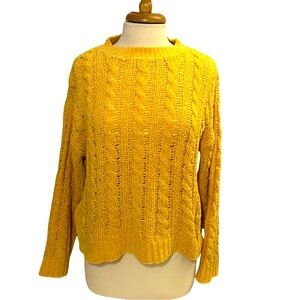 American Eagle Mustard Yellow Cable Knit Sweater Size Medium (runs large)